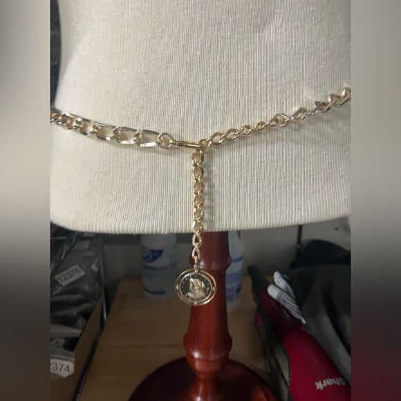 Women’s Vintage silver tone lightweight link Belt w extender. - Picture 2 of 7